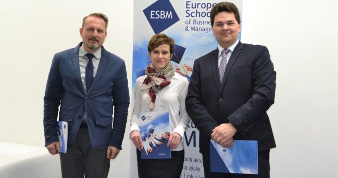 Obhajoby záverečných prác v MBA programoch