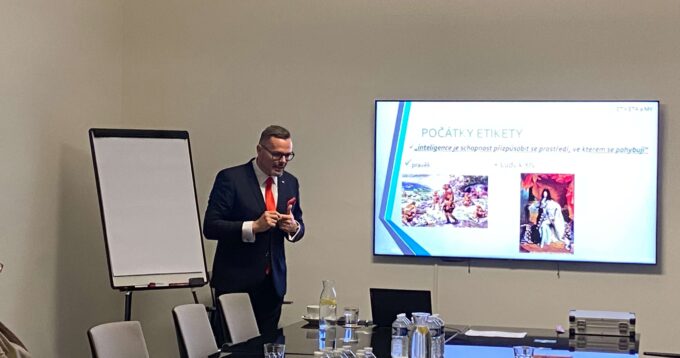 Prezenčný kurz na tému Etiketa | 30. 11. 2022