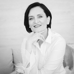 Mgr. Lenka Wallace, MBA